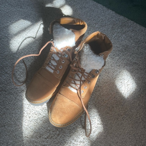 Tan Leather Boots with Fur Lining - Picture 1 of 2